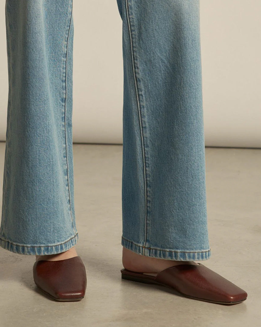 Bestow Slide Currant Leather