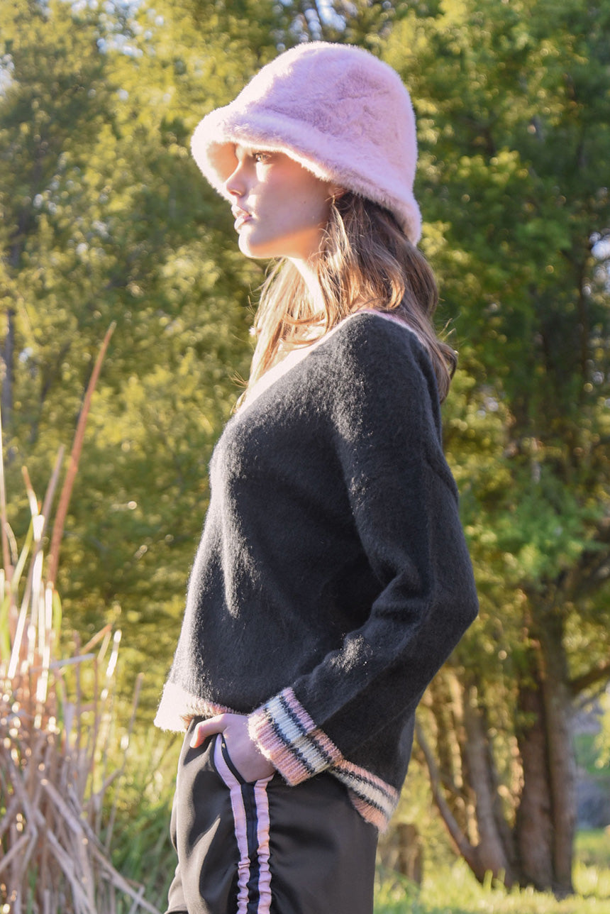 Vee Party Knit Jumper Black