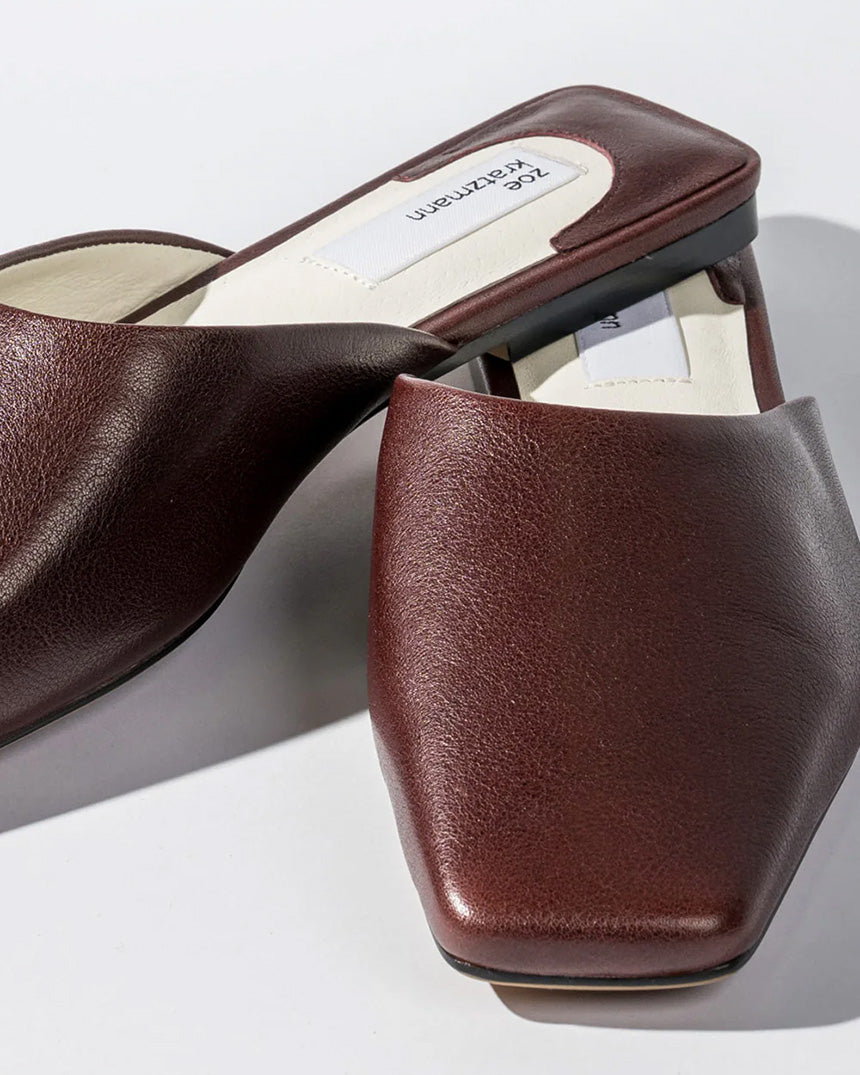 Bestow Slide Currant Leather