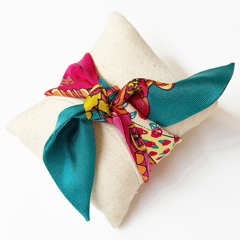 Decembre Scarf Charm with 4cm Address Unknown Silk Twill