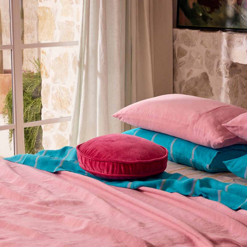 Rhubarb Velvet Pea Cushion