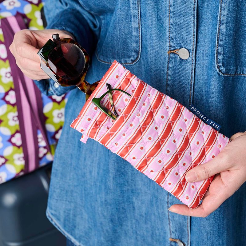 Double Glasses Case Wallpaper
