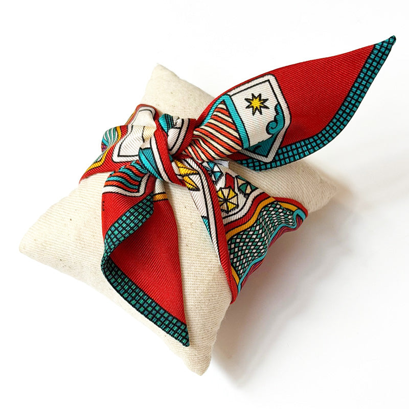 Bonoeil Scarf Charm with 4cm Tarot Red Silk Twill