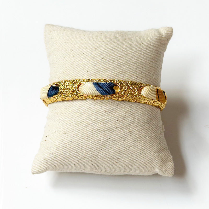 Queen Gold Bracelet with 1cm Hearts Silk Twill